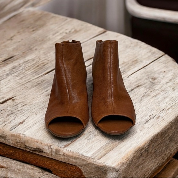 Nine West Peep Toe Rust Brown Leather Booties. Sz 9 - Picture 2 of 6